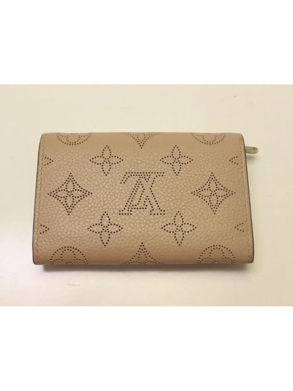 Louis Vuitton Mahina Porte-Monnaie Anae Compact